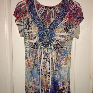 Multicolored short sleeved shirt.